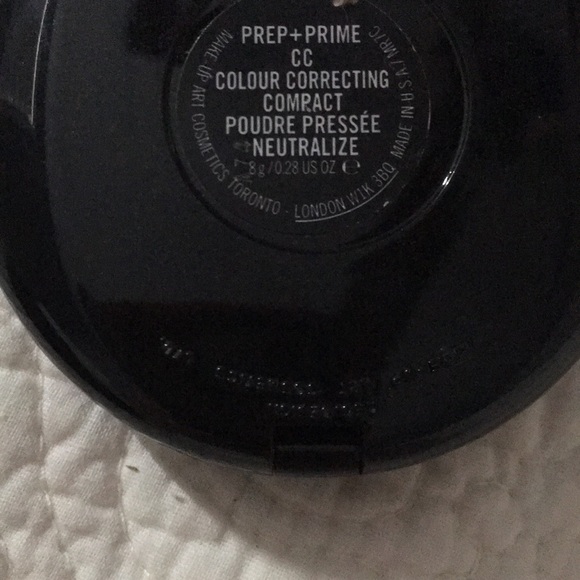 Color correcting compact - Picture 2 of 4